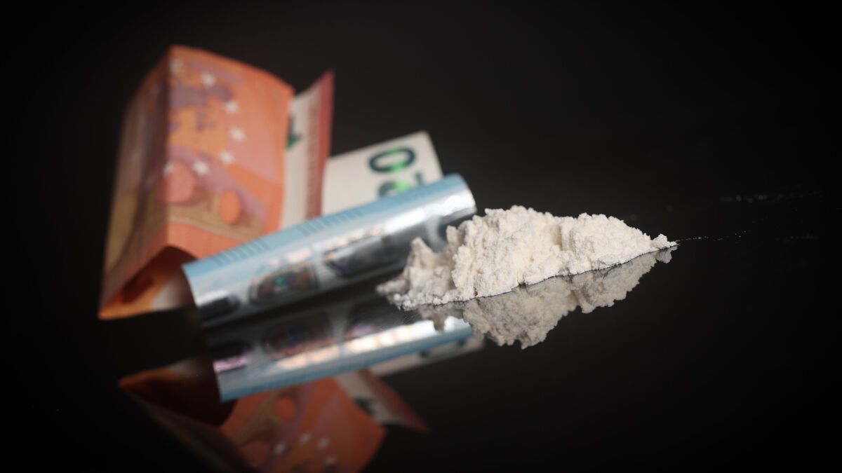 Deux policiers parisiens condamnés pour substitution de cocaïne