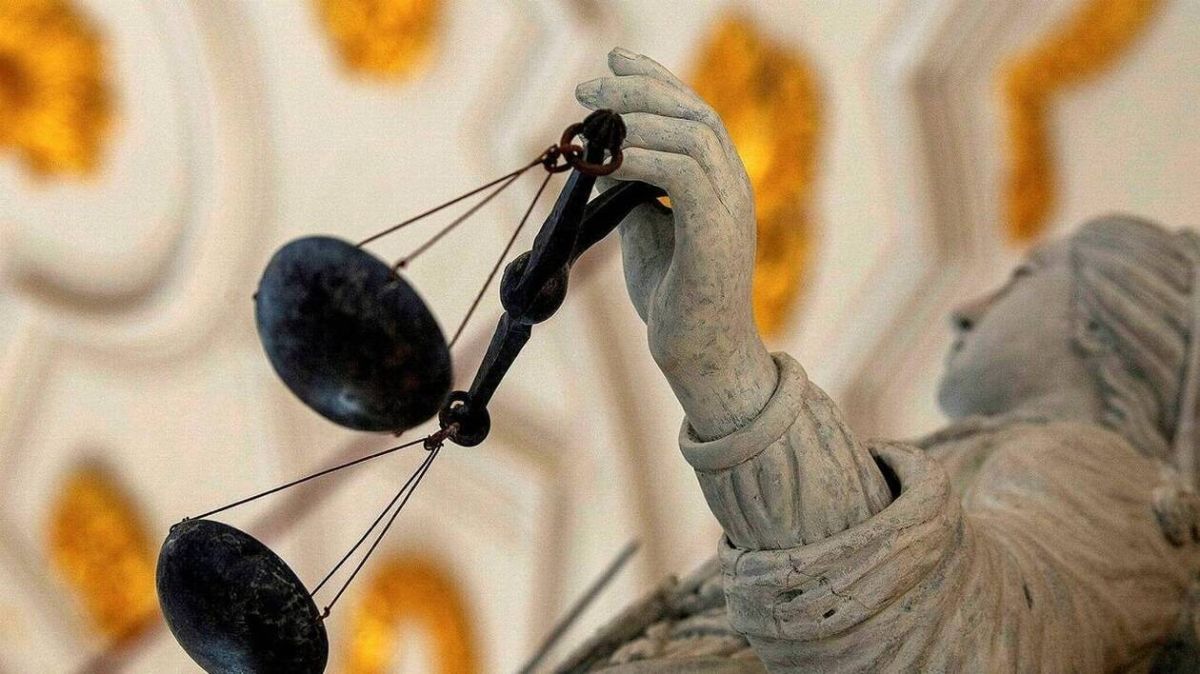 Un vol de porcelaine à l'Élysée : un argentier et un gardien du Louvre dans la tourmente