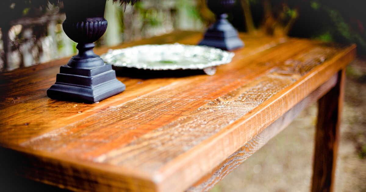 Découvrez comment réduire la teinte orangée de vos meubles en bois