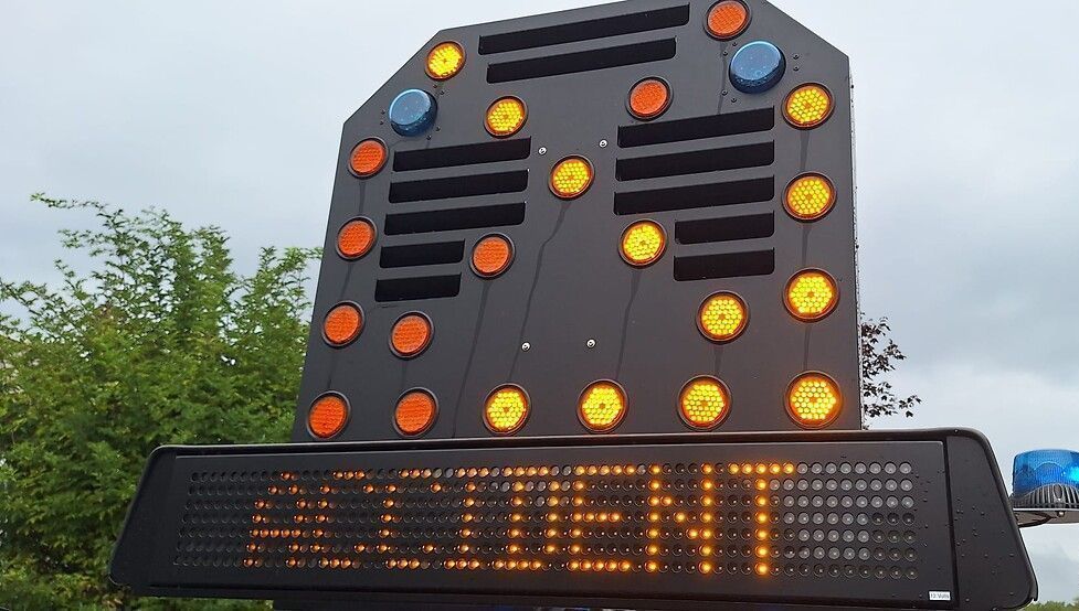 Accident spectaculaire sur l'A10 : l'autoroute bloquée après l'incendie d'un camion