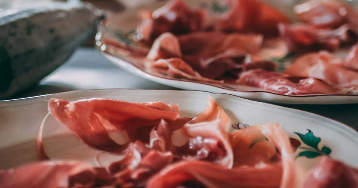 Une tarte tatin salée à la raclette qui va surprendre vos convives