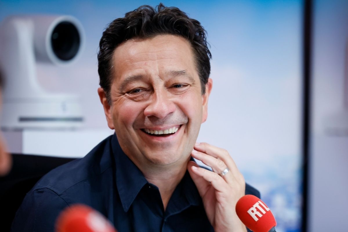 Laurent Gerra critique Macron en imitant Juppé sur le conflit au Moyen-Orient