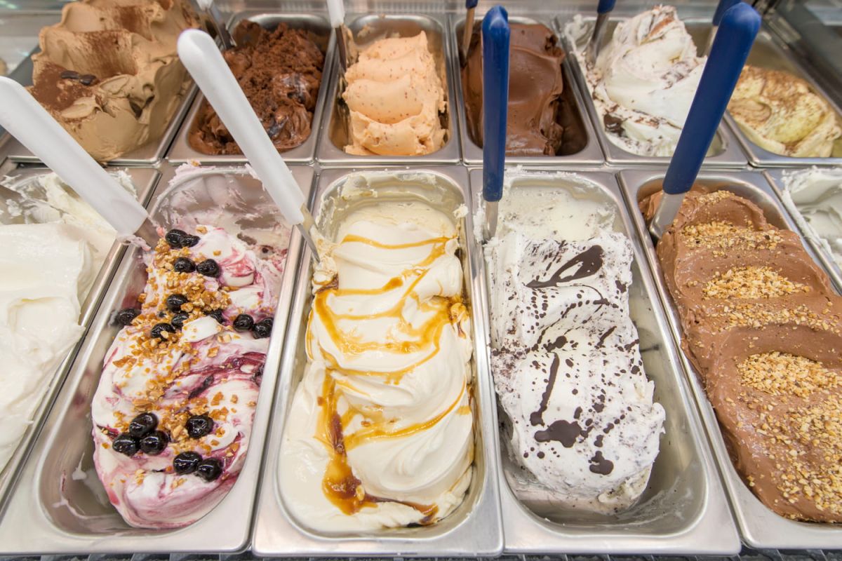 Les fausses glaces artisanales : comment les démasquer sur la plage