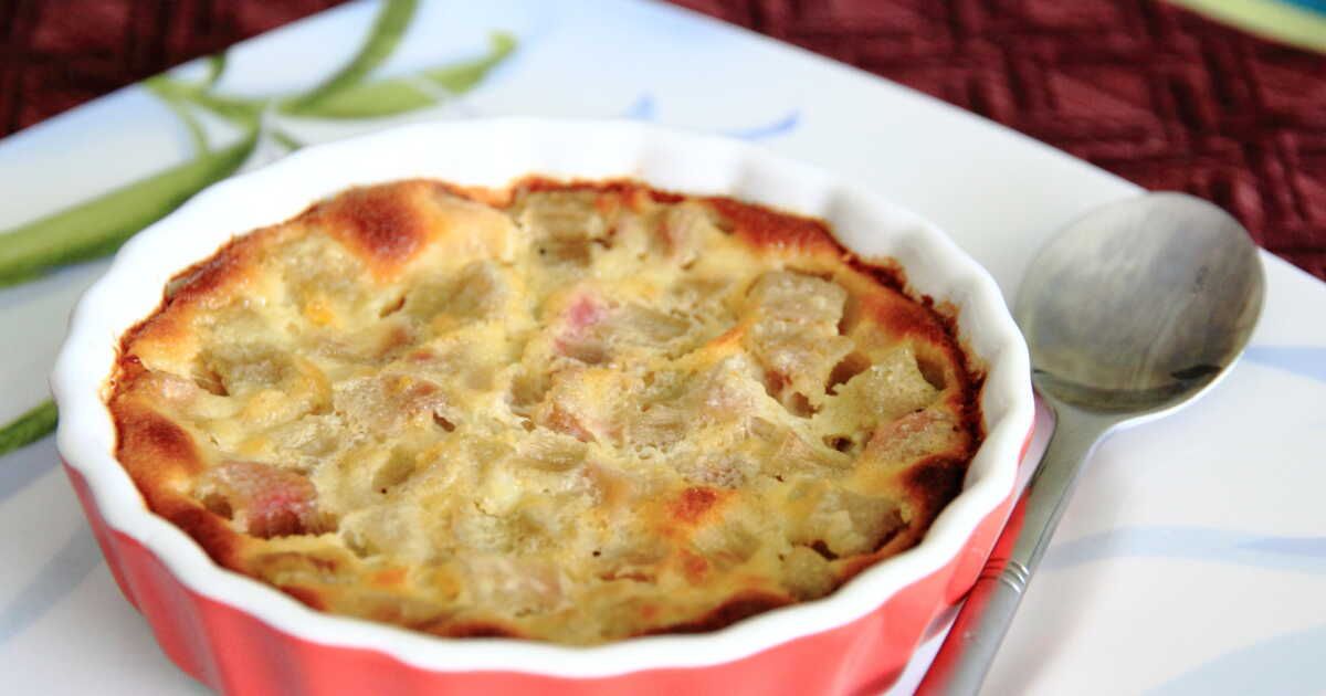 Explorez la recette du clafoutis à la rhubarbe avec Cyril Lignac