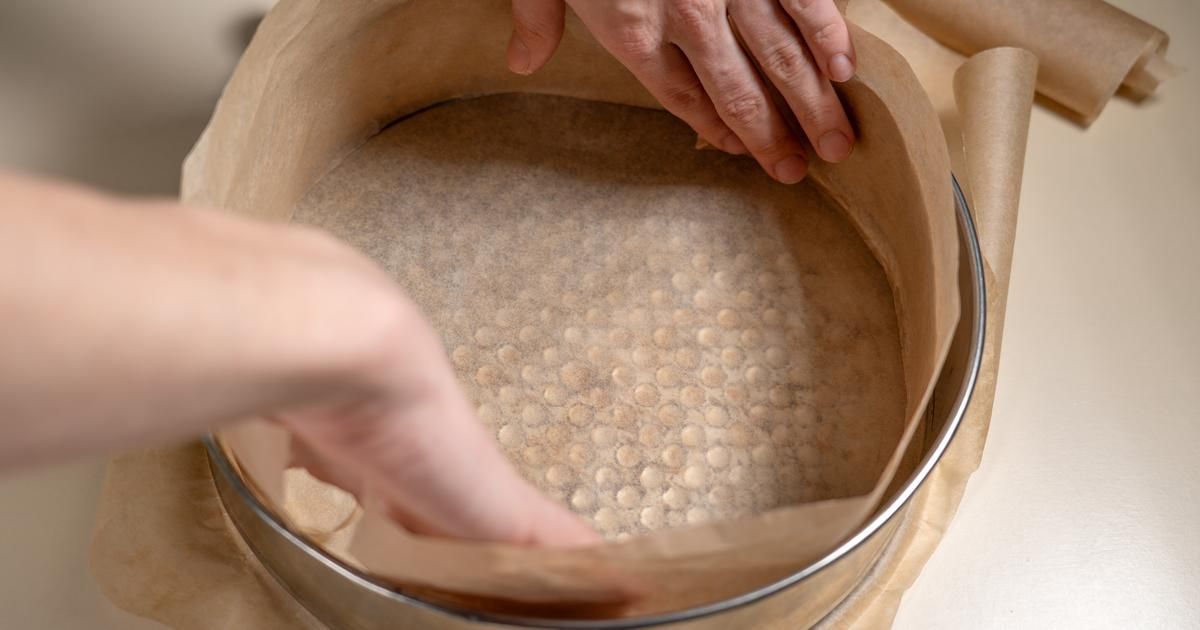 Les secrets du chemisage parfait pour vos moules à gâteaux