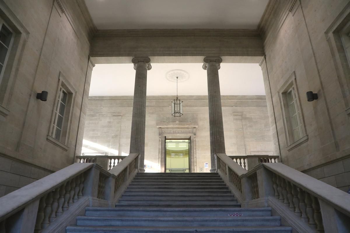 Scandale à Périgueux : un homme jugé pour exhibition et choc émotionnel