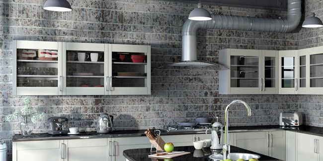 Comment bien fixer vos placards hauts en cuisine pour un espace sécurisé