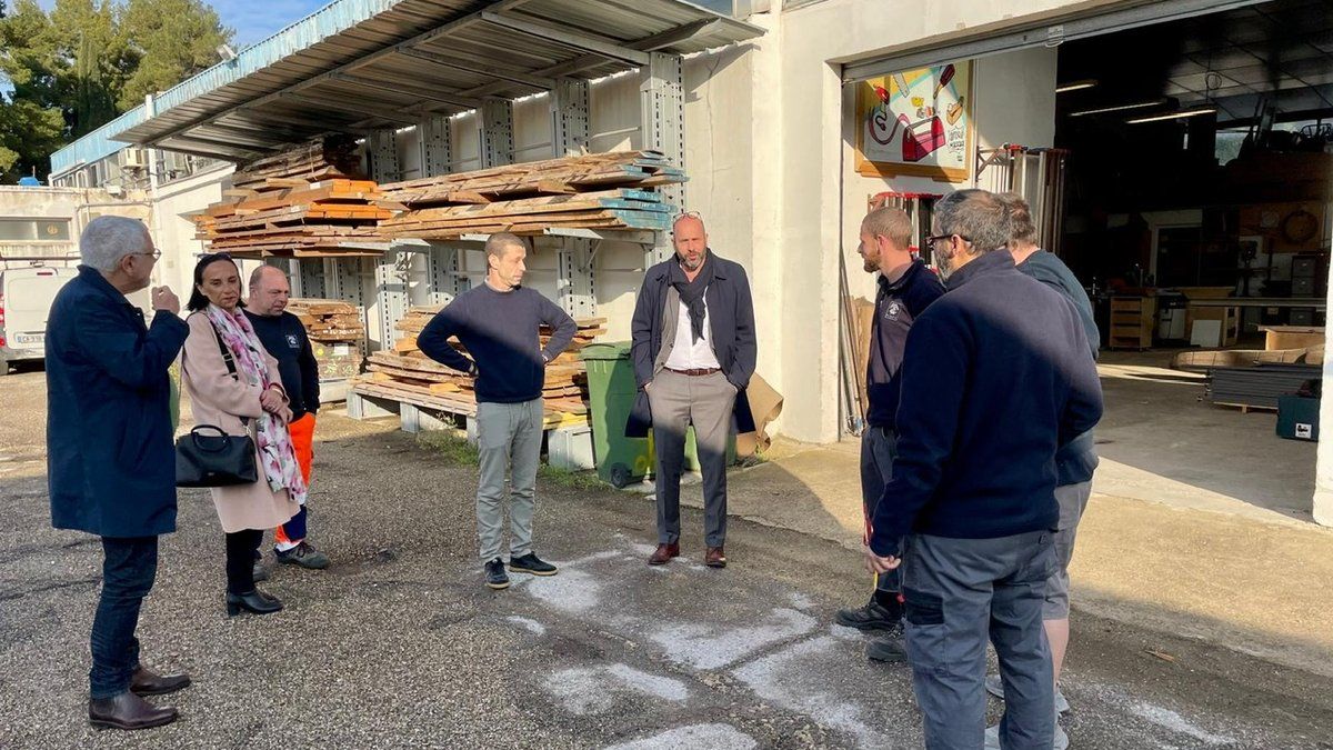 Nîmes : Bouget et Couvreur à la rencontre des agents municipaux après leur victoire