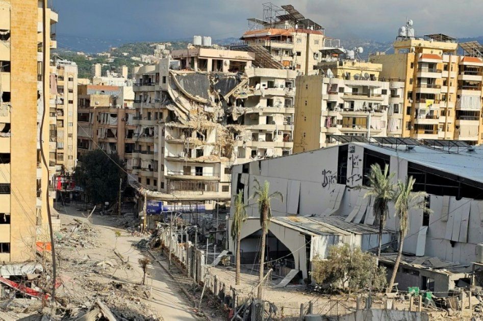 Tensions croissantes : l'Iran cible un porte-avions américain en plein dialogue de paix