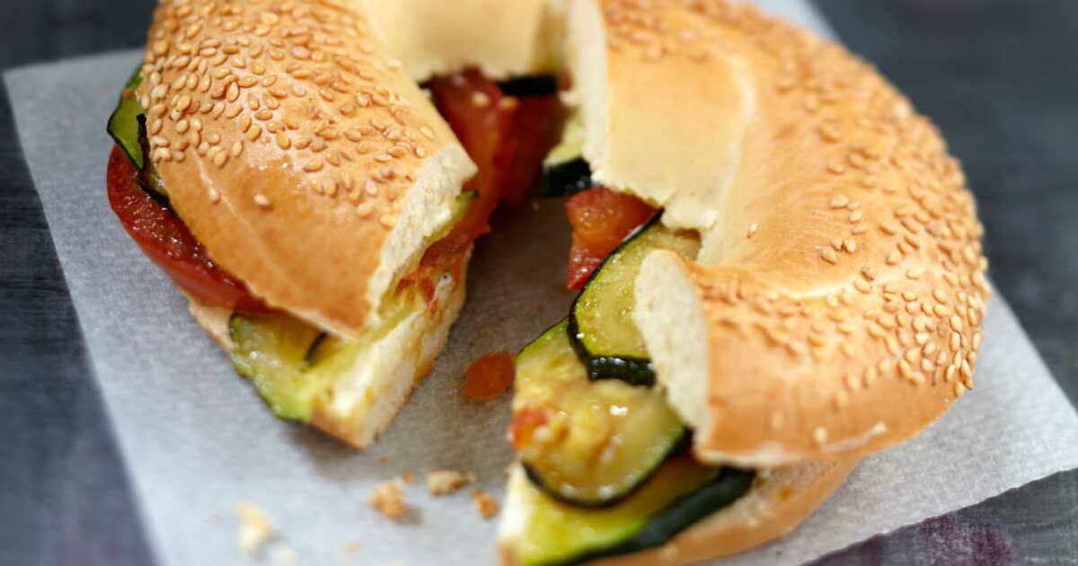 Bagel végétarien à la crème d’amandes