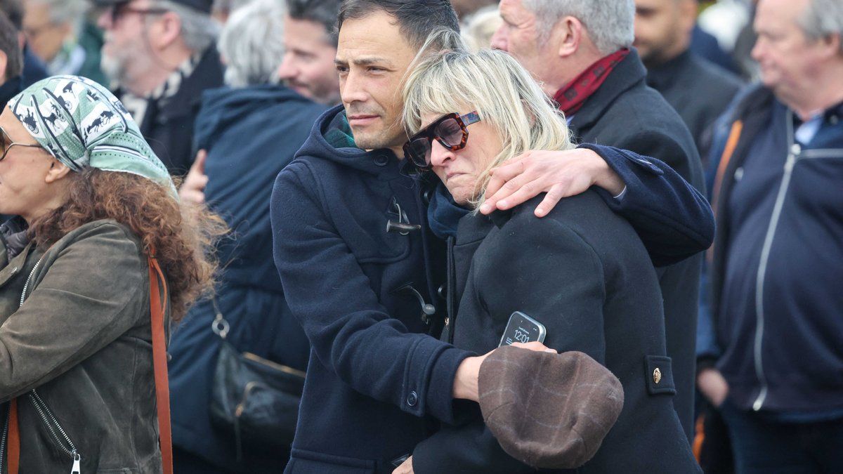 Les adieux émouvants à Isabelle Mergault : larmes et rires au Père-Lachaise
