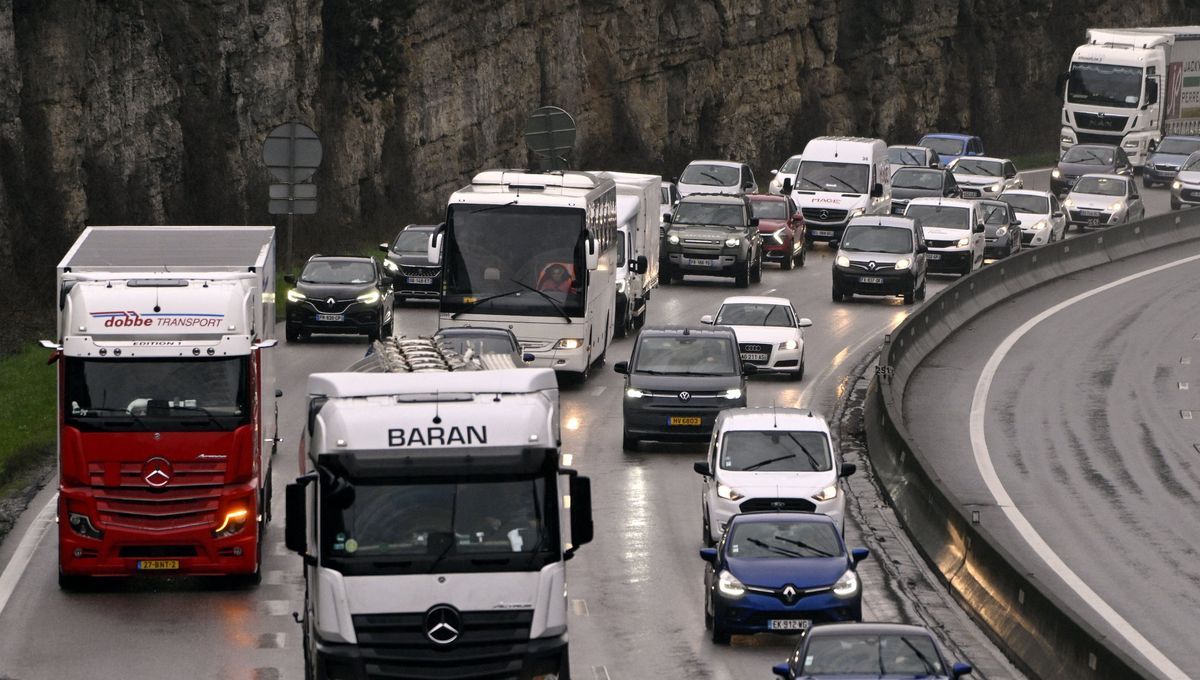 Des camions au ralenti en Limousin pour défendre les transporteurs face à la flambée des carburants