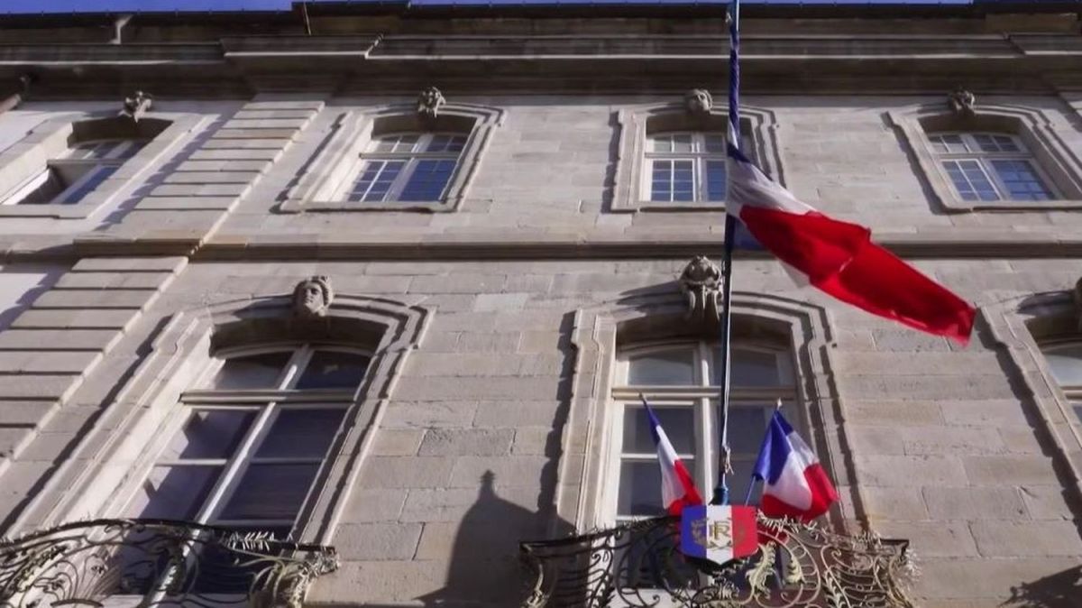 La mairie de Carcassonne dit adieu au drapeau européen