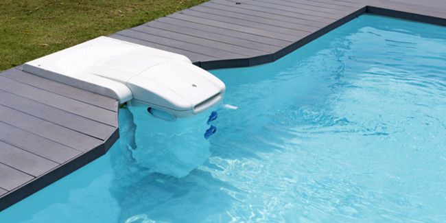 Astuces pour éliminer les traces de ligne d'eau dans votre piscine
