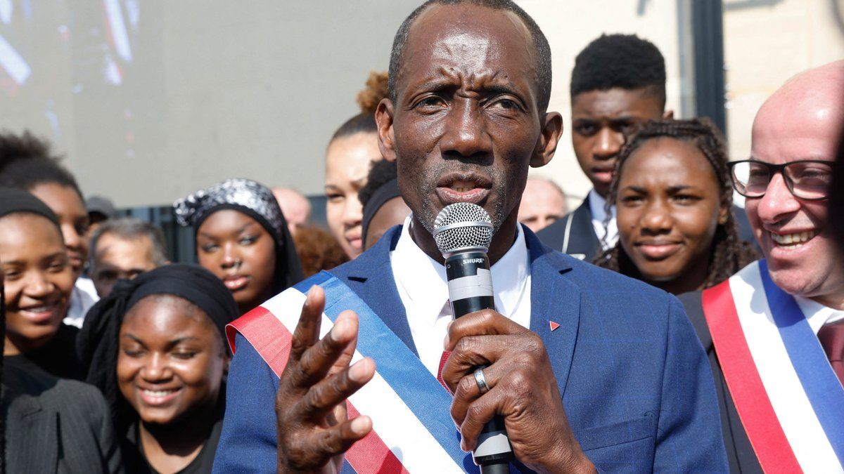 Le maire de Saint-Denis sous le feu des critiques pour son arrêté anti-expulsion