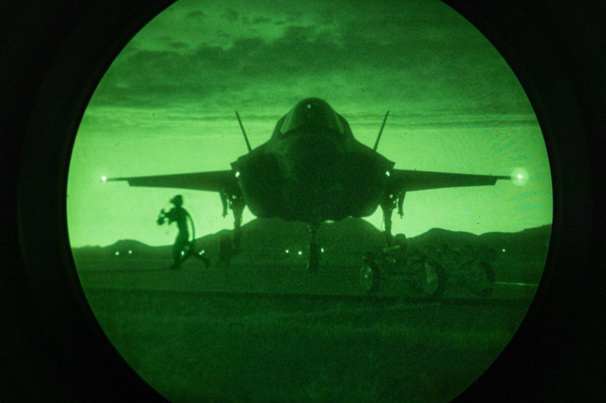 Donald Trump propose d'augmenter le budget militaire des États-Unis de 42 %