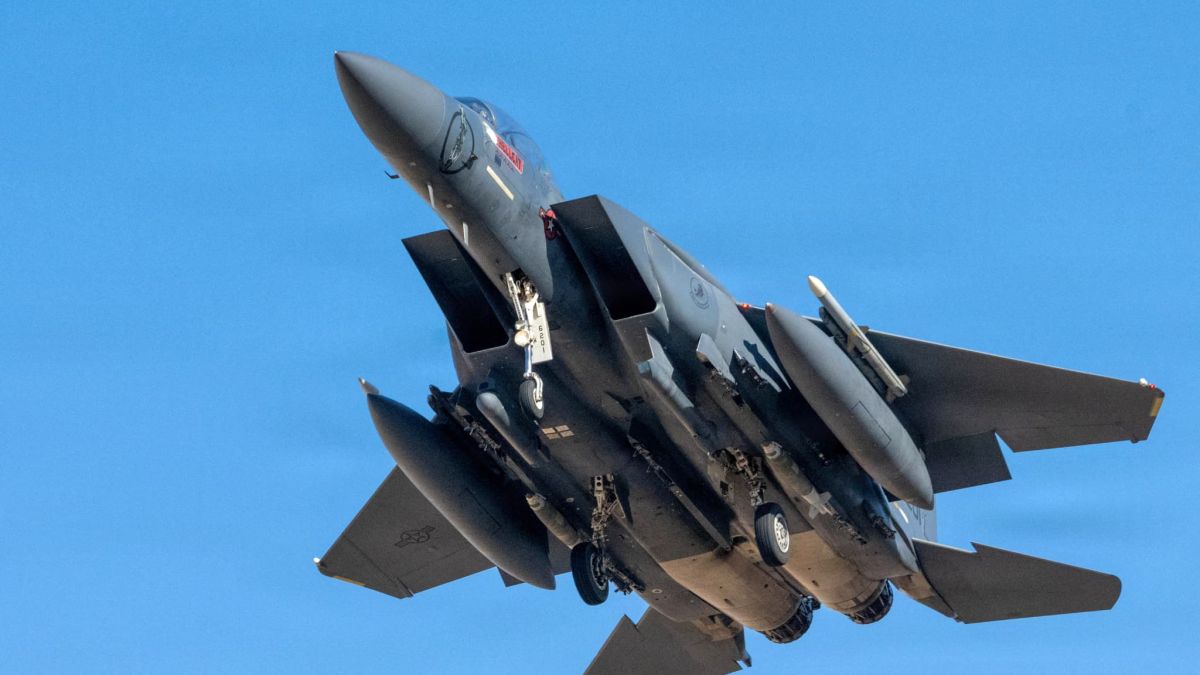 Un pilote américain en danger : la formation des pilotes de l'US Air Force pour survivre en territoire ennemi