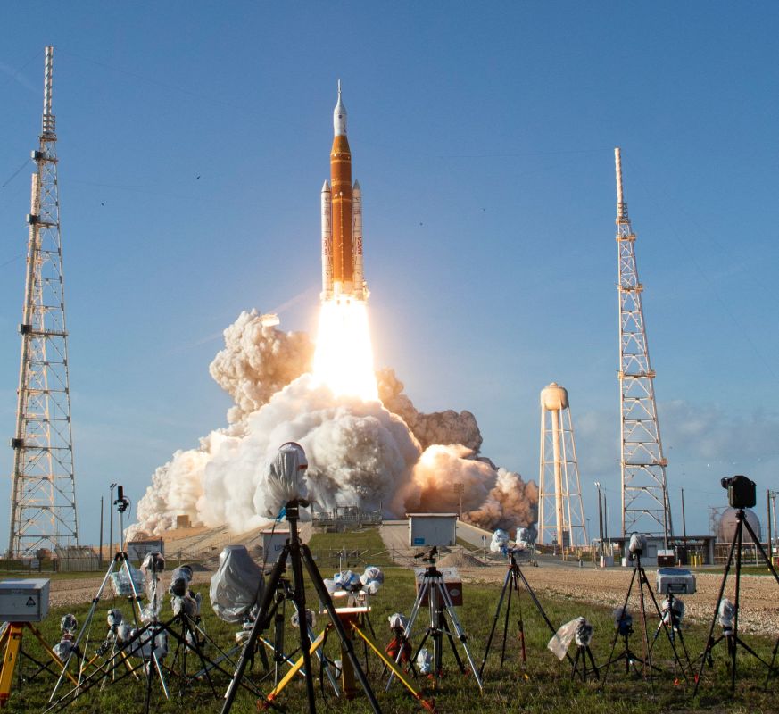 Mission Artémis II : des astronautes observent la face cachée de la Lune jamais directement approchée par l'Homme