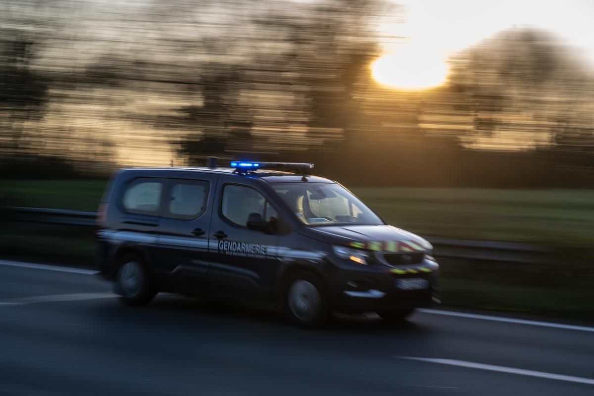 Investigation en cours après la tragique découverte d'une femme décédée sur un parking en Dordogne