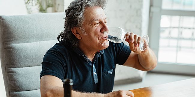 Alcoolisme chez les seniors : un fléau souvent ignoré