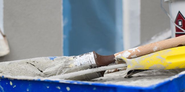 Préparer son mur pour une peinture parfaite : les clés du succès