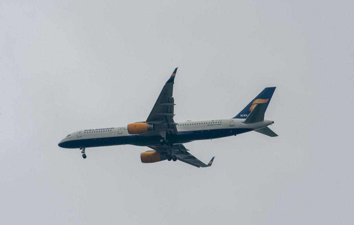 Un vol audacieux pour saluer une carrière : le pilote d'Icelandair survole son village natal