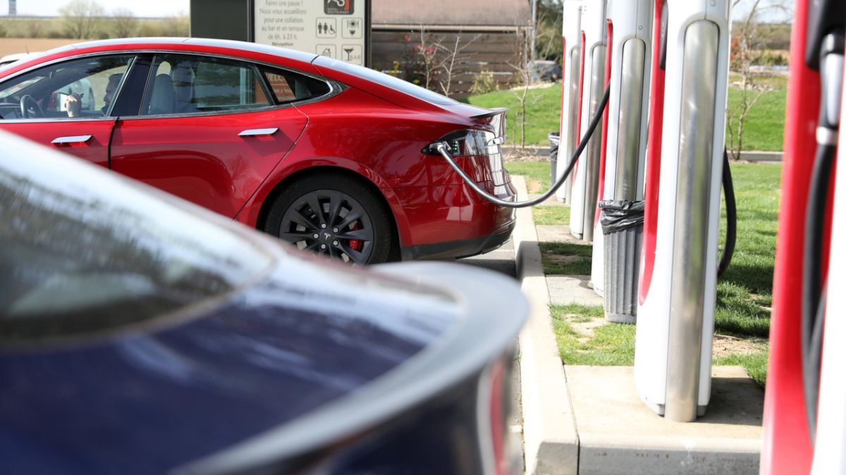 La flambée des carburants incite à l'électrique : êtes-vous prêt à franchir le pas ?