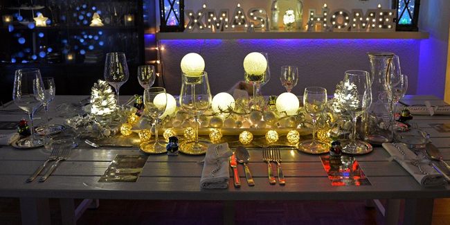 10 idées créatives de chemins de table pour sublimer votre Noël