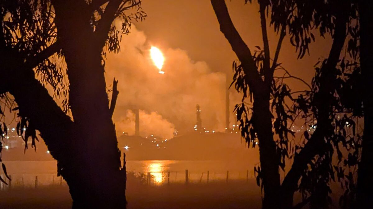 Un incendie ravage une raffinerie en Australie et inquiète le marché du carburant