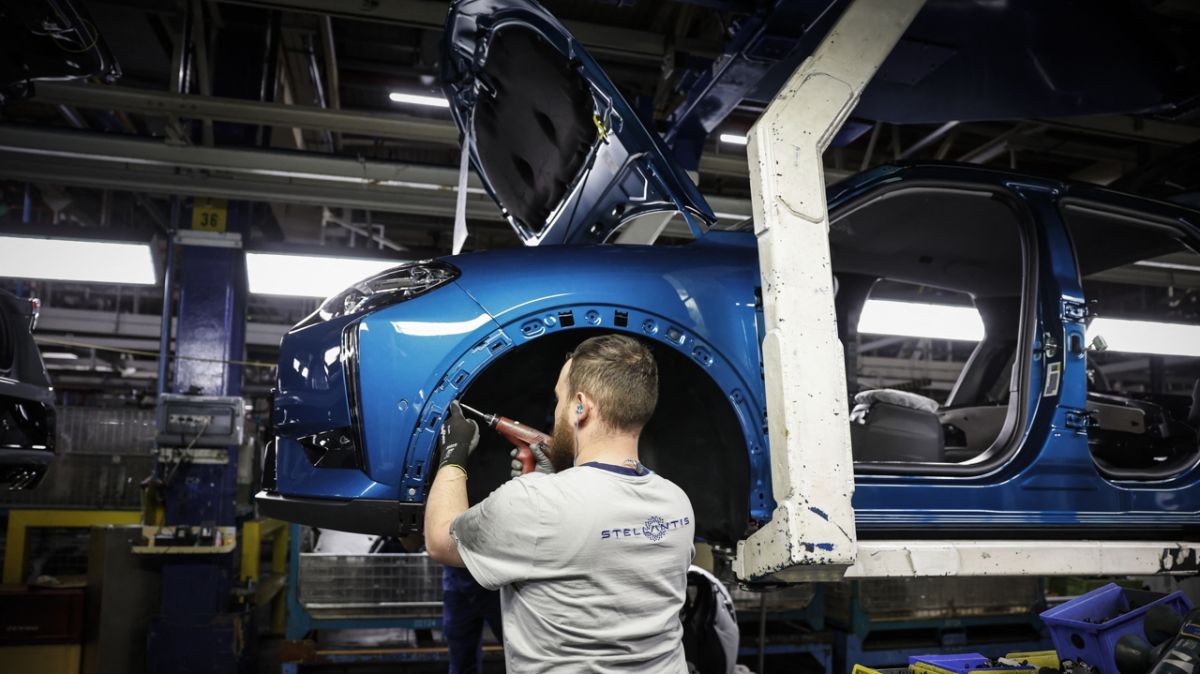 Stellantis change de cap : fin de la production automobile à Poissy