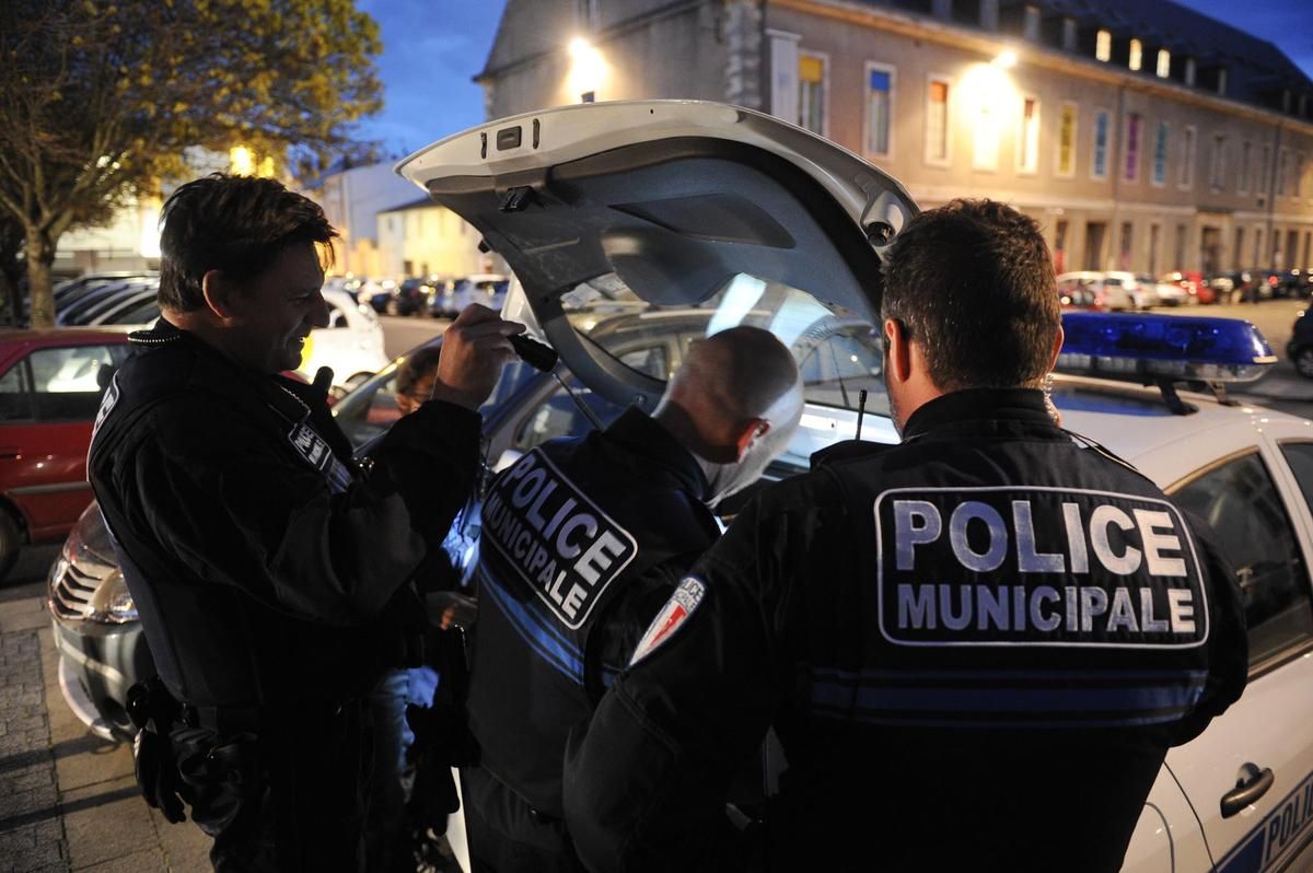 La Rochelle : un homme interpellé après une chute en moto transportant des drogues