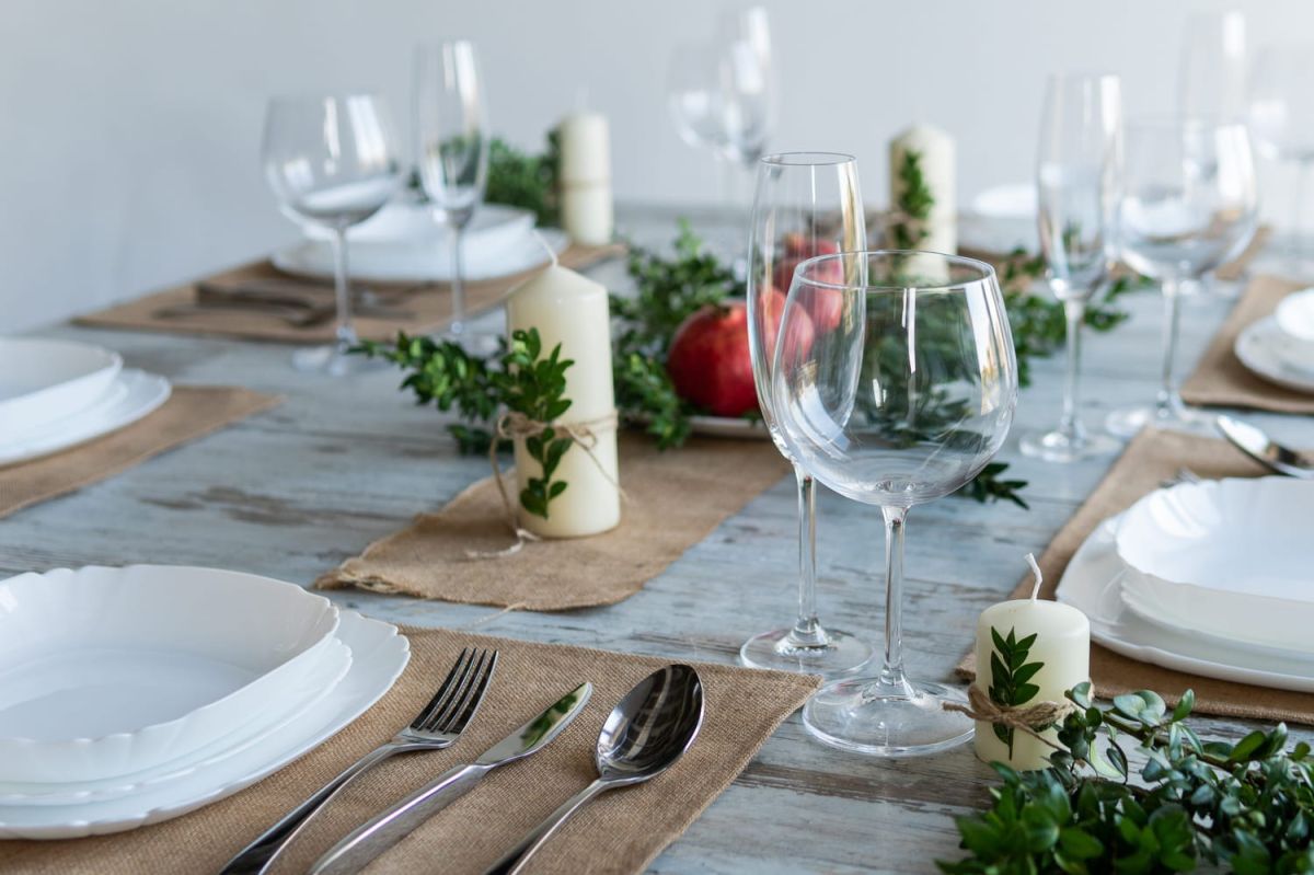 Voici où placer votre serviette de table lorsque vous recevez