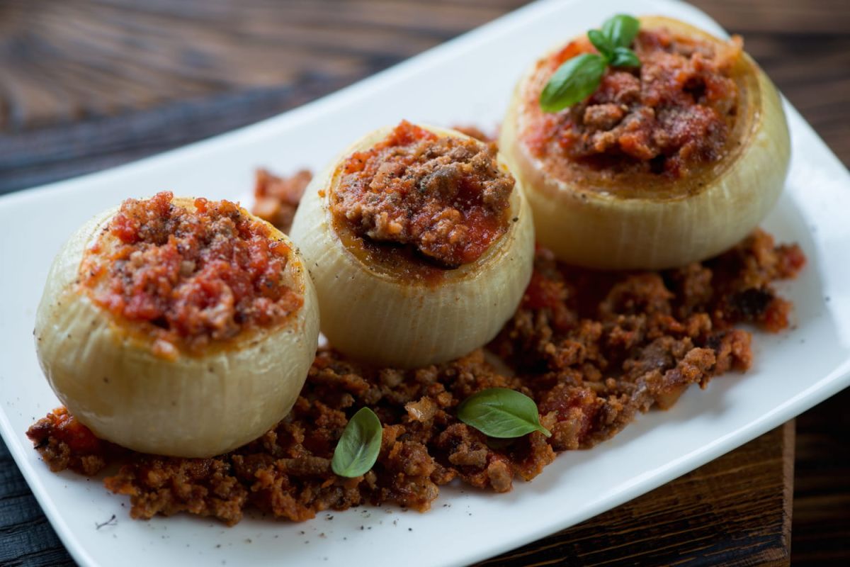 Découvrez la recette italienne des oignons farcis, une alternative savoureuse et sans viande