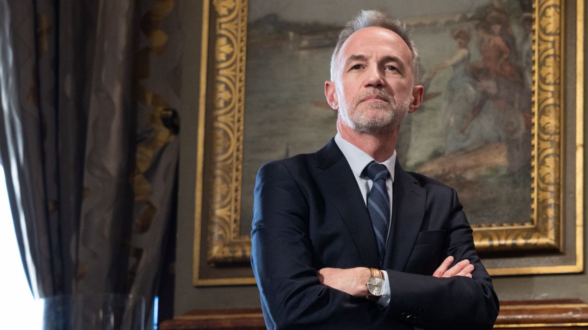 Périscolaire à Paris : Emmanuel Grégoire face aux suspensions controversées