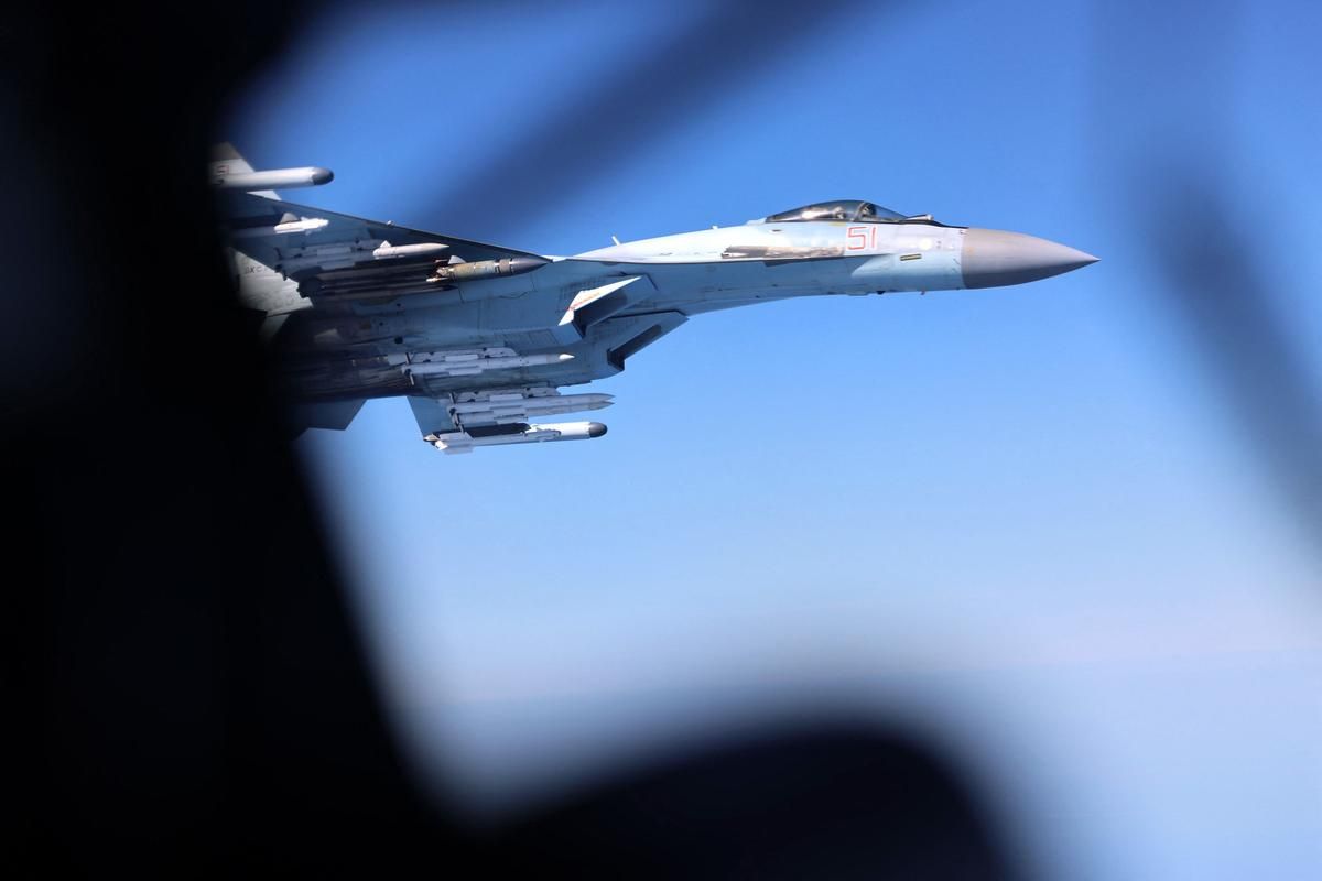 Des chasseurs russes interceptent un avion britannique au-dessus de la mer Noire