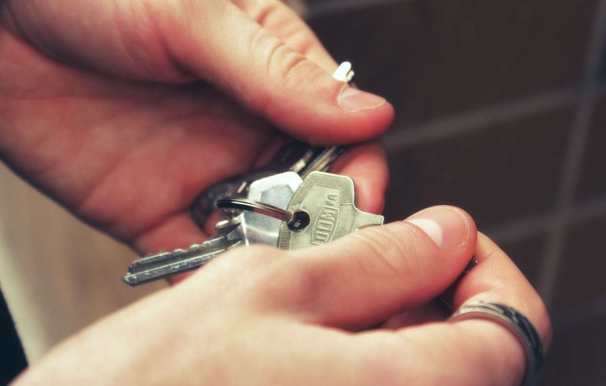 Tragédie immobilière en Espagne : une agente perd la vie après un accident lors d'une visite