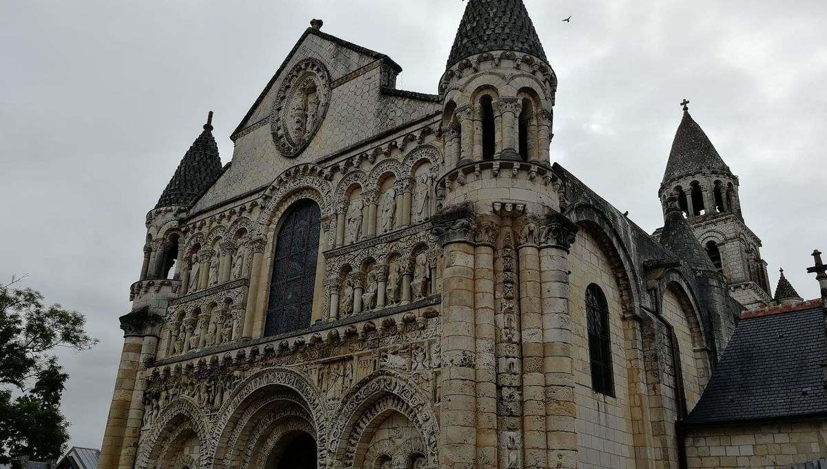 Restauration impressionnante de l'église Notre-Dame-la-Grande de Poitiers