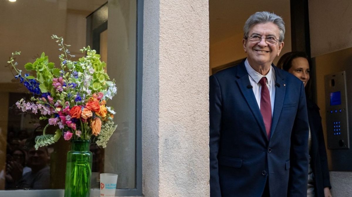 Mélenchon promet de démanteler les groupes de presse privés pour une presse plus libre