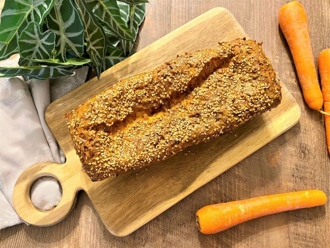 Un cake aux carottes et lardons : régal familial à chaque bouchée