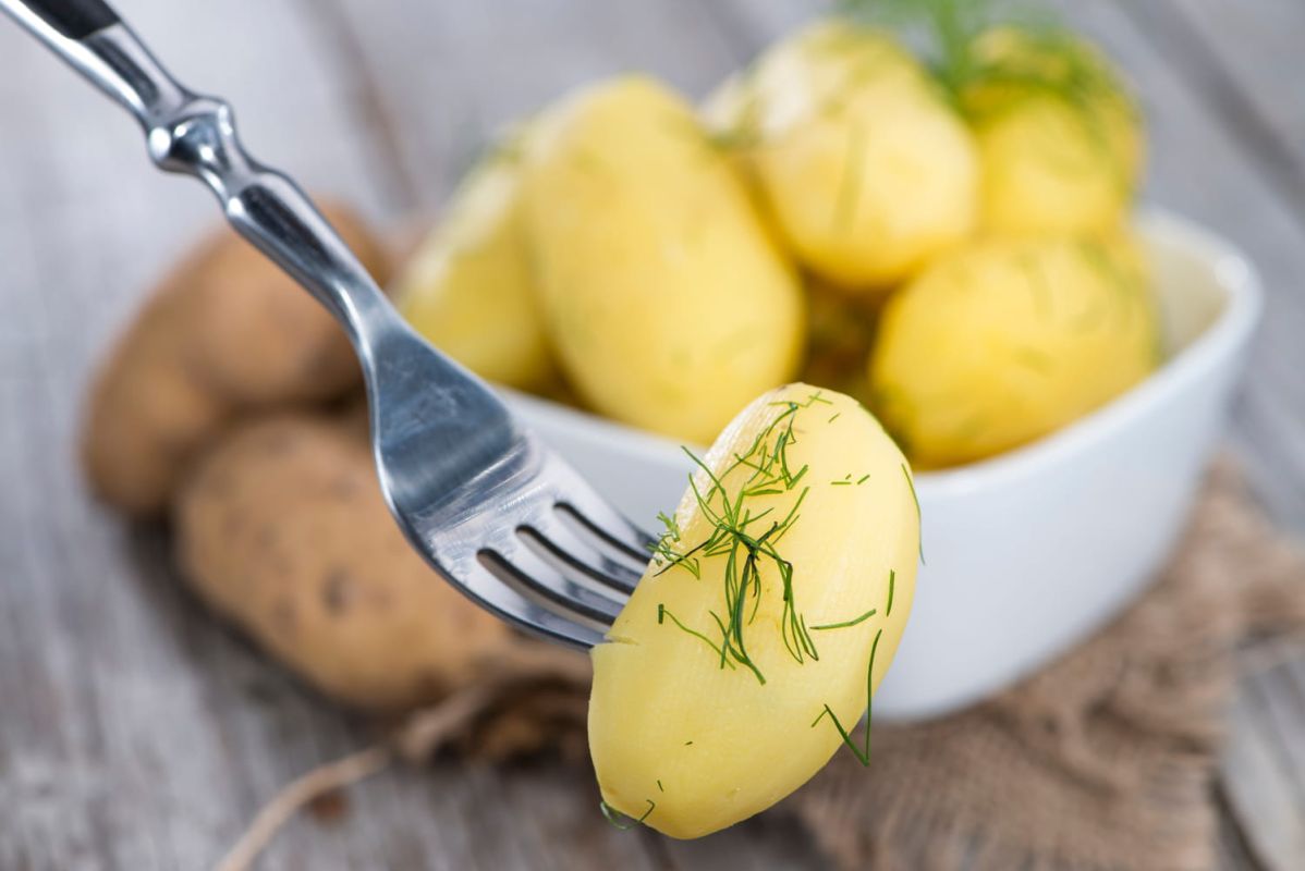 Cuisez vos pommes de terre en un éclair avec cette méthode facile