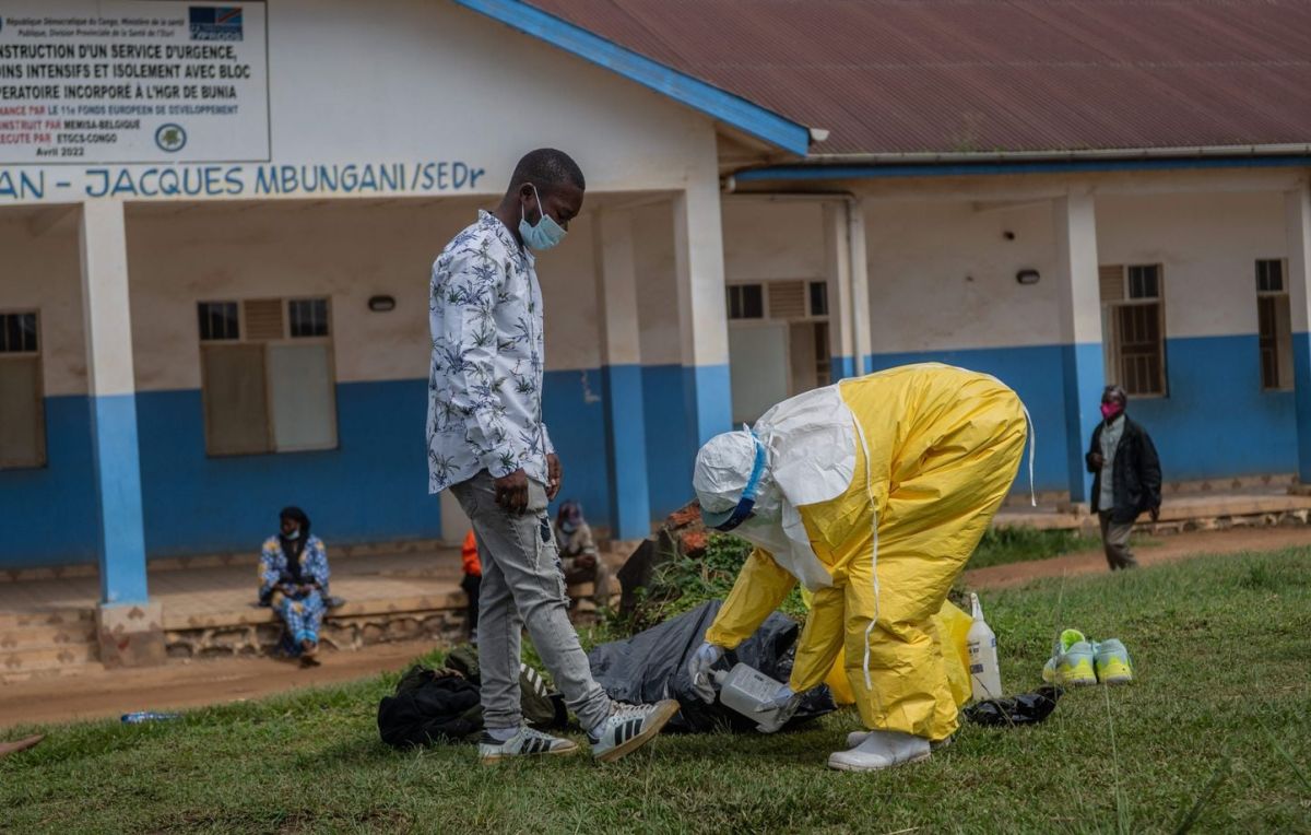 Ebola : l'épidémie menace l'Afrique centrale, l'OMS tire la sonnette d'alarme
