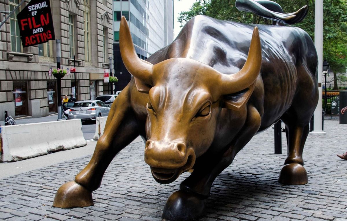Panique à New York : une voiture explose au cœur de Wall Street