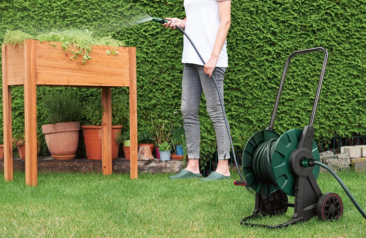 Révolutionnez votre jardinage avec ce chariot enrouleur à prix mini chez Lidl