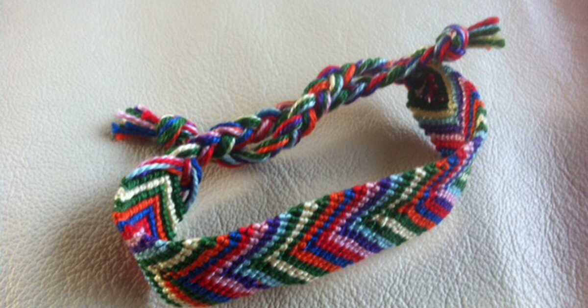 Découvrez le bracelet brésilien chevron : un accessoire tendance et coloré