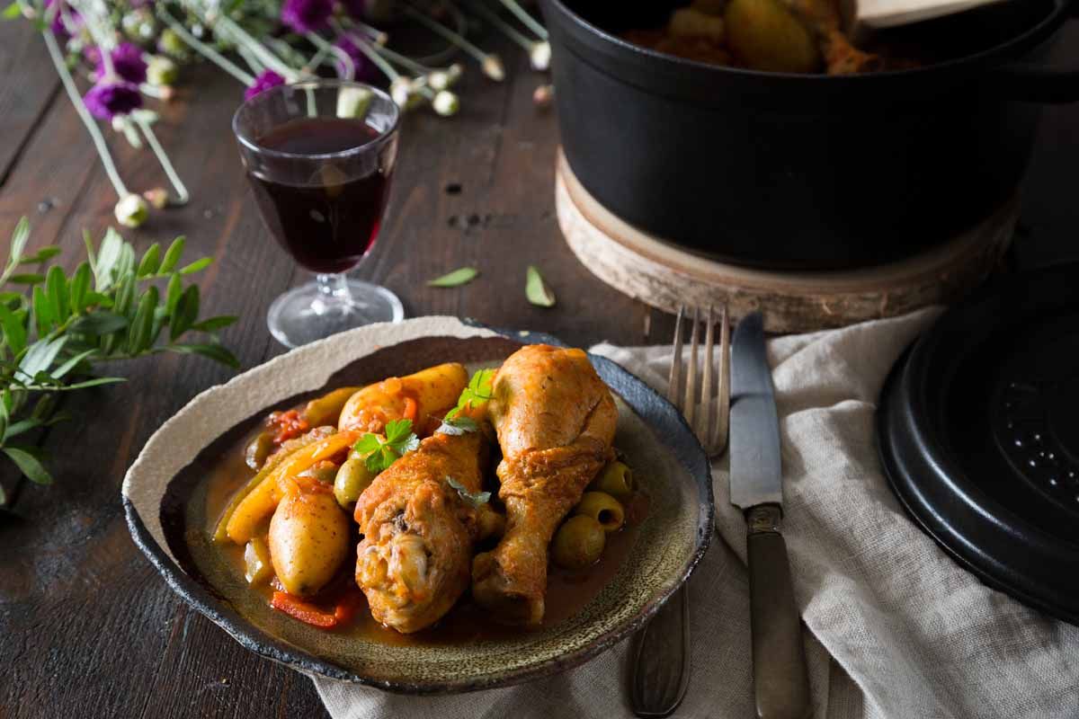 Cocotte de poulet aux poivrons et aux olives