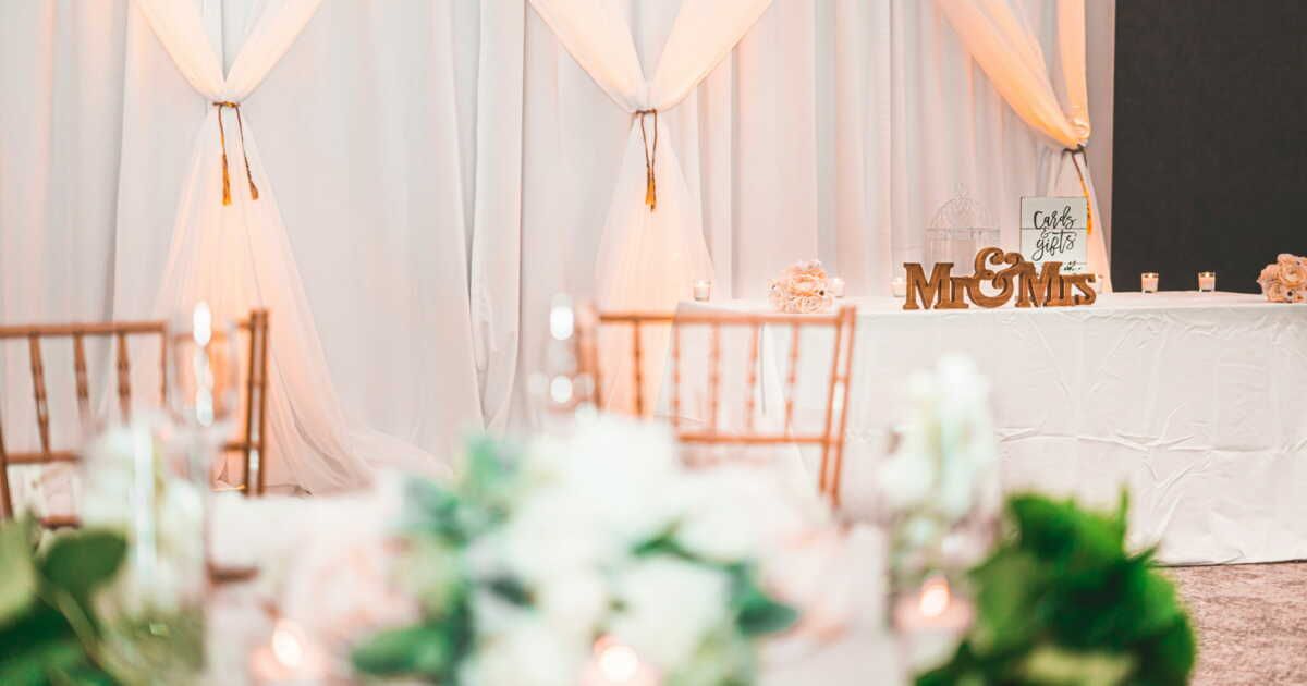 Créer une table d'honneur mémorable pour votre mariage
