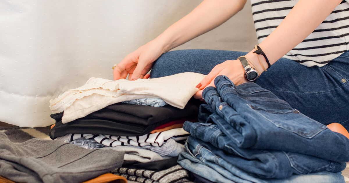 Mieux plier son linge avec un objet de cuisine courant