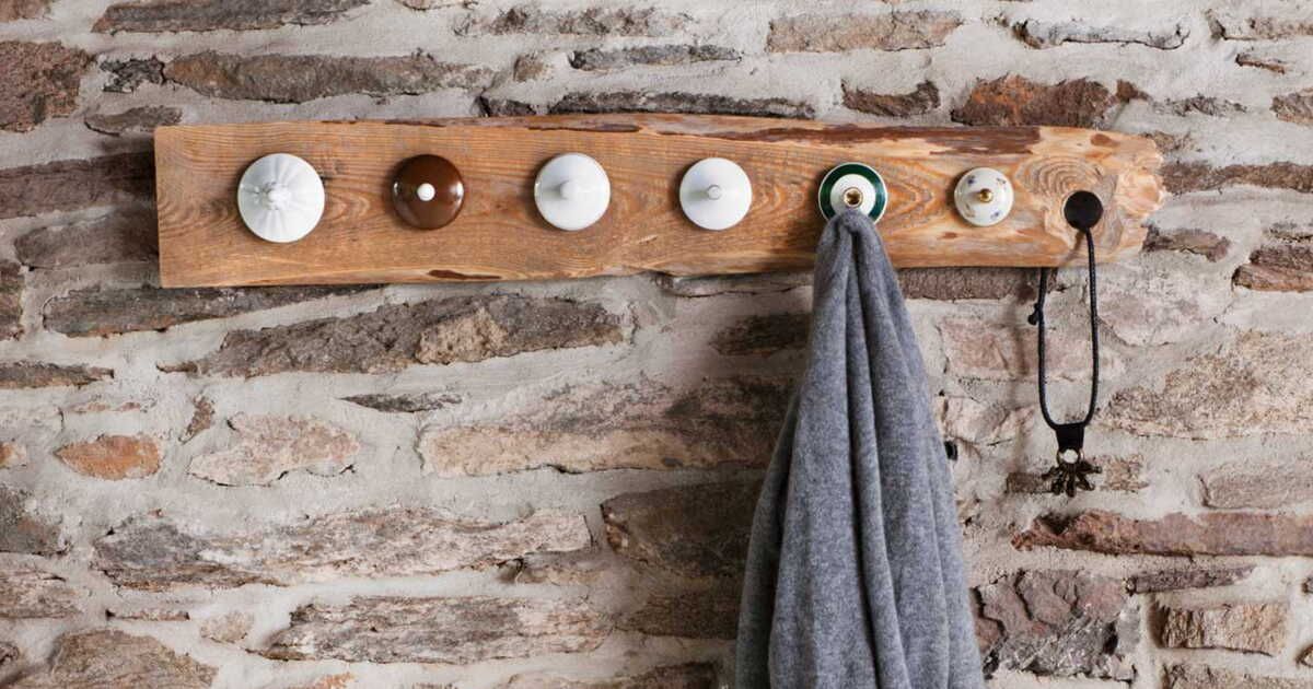 Le charme vintage d'une patère en porcelaine