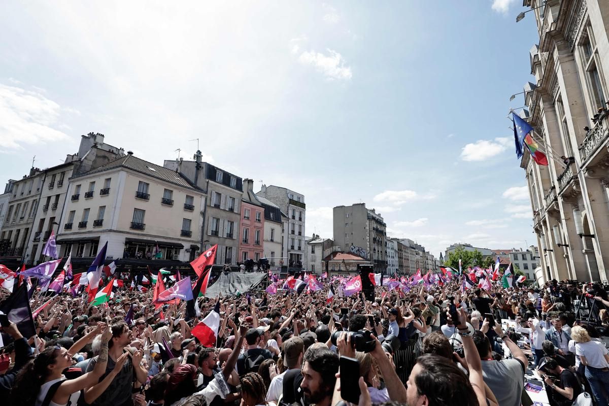 Jean-Luc Mélenchon lance sa campagne pour 2027 à Saint-Denis