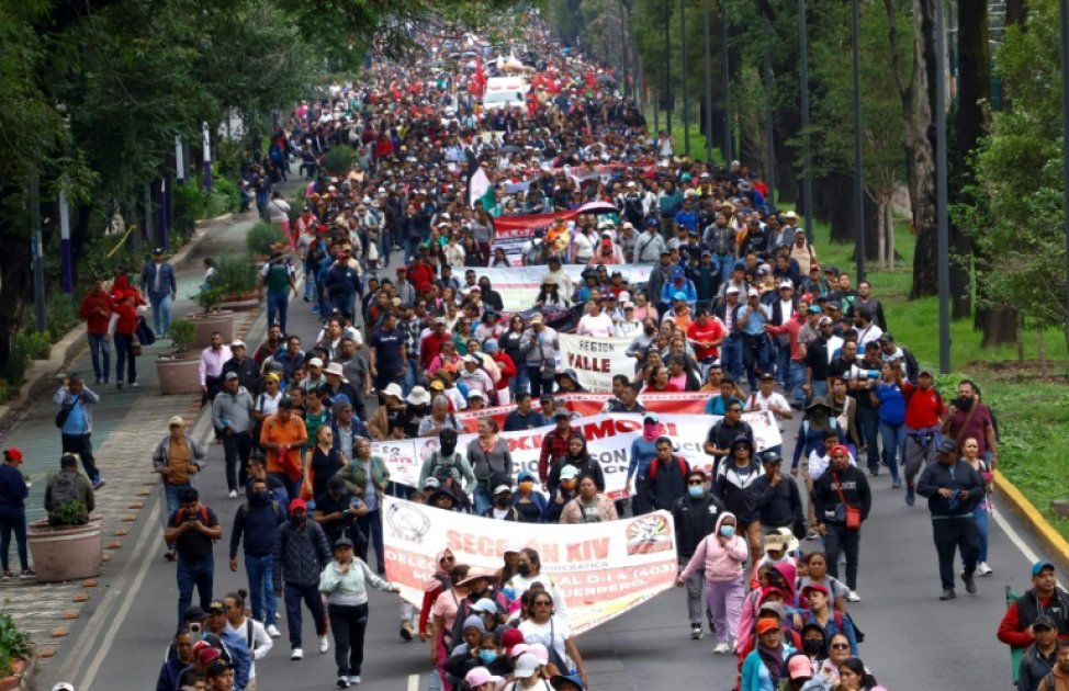 Mexico sous tension : des milliers d'enseignants manifestent avant le coup d'envoi du Mondial